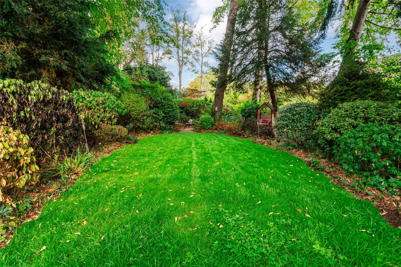 Shoal Creek, Collingtree Park, NN4, photo 22