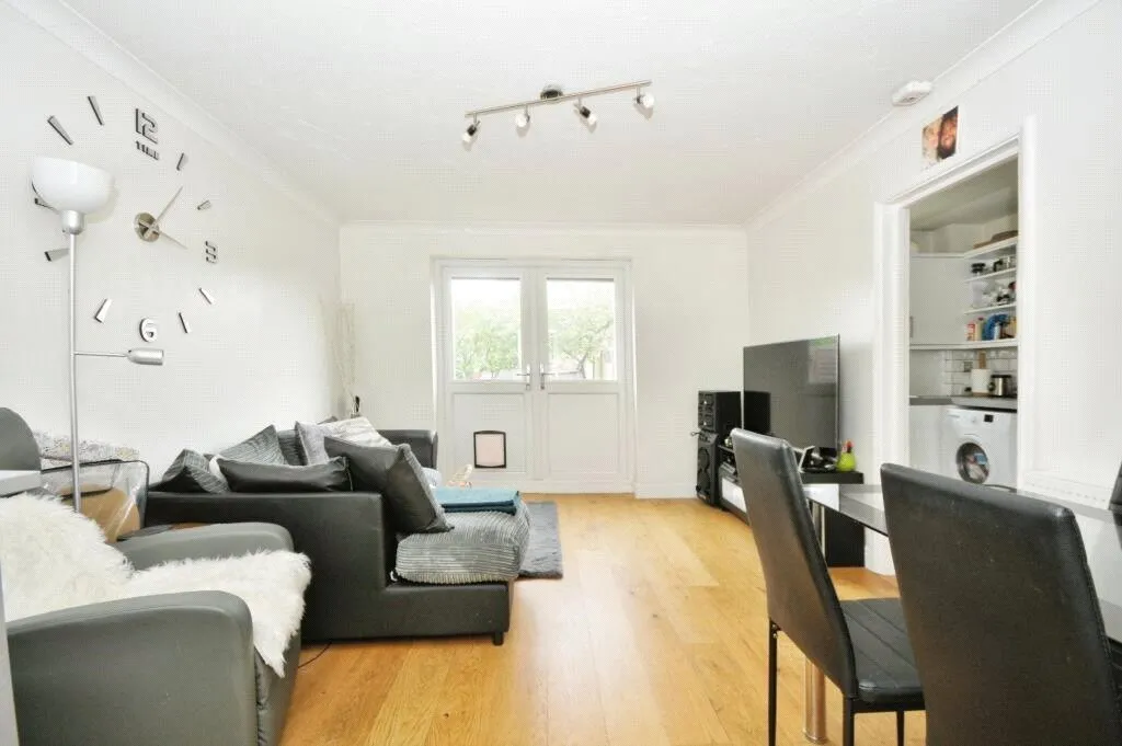 Burdock Close, Croydon, Surrey, CR0, photo 2