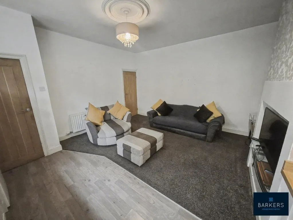 Bradford Road, Batley WF17 8HG, photo 5