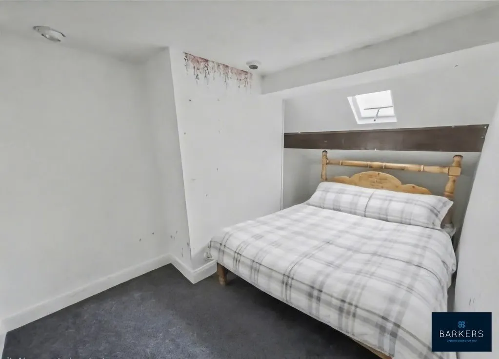 Bradford Road, Batley WF17 8HG, photo 9