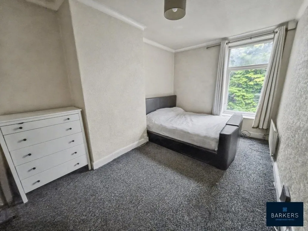 Bradford Road, Batley WF17 8HG, photo 6