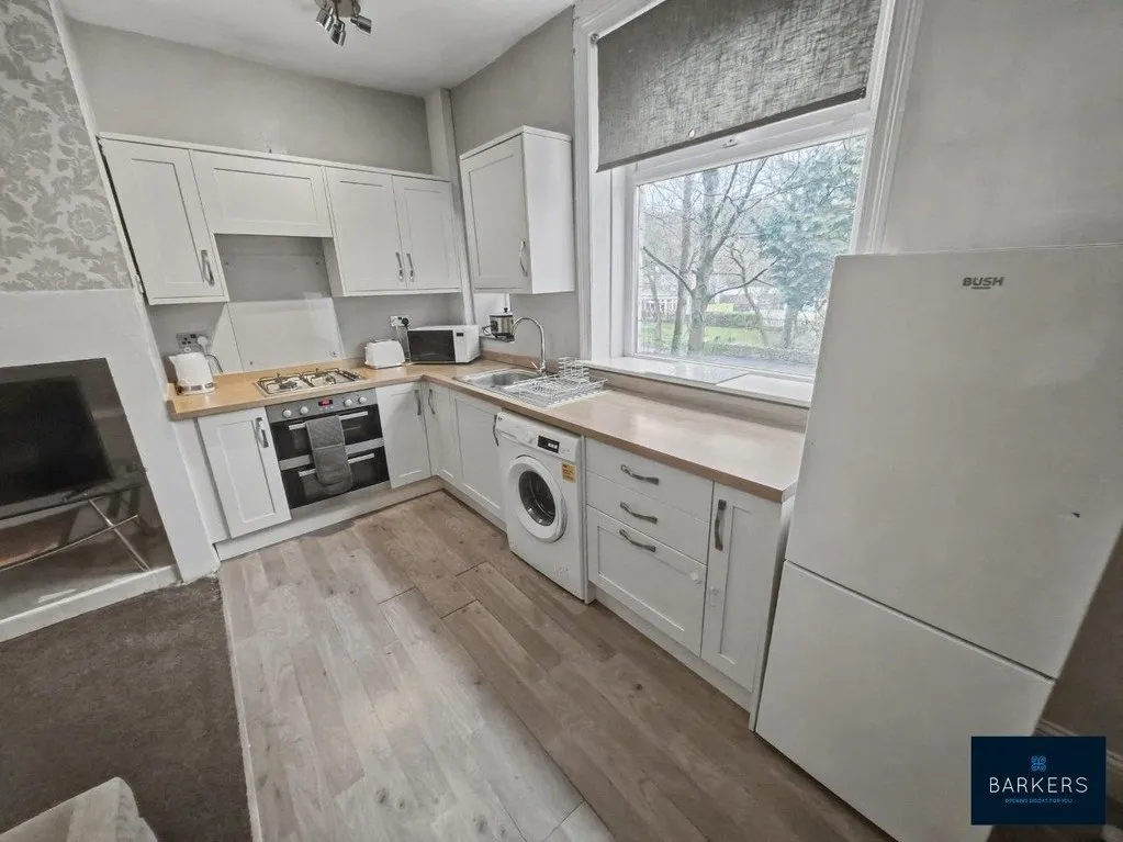 Bradford Road, Batley WF17 8HG, photo 3