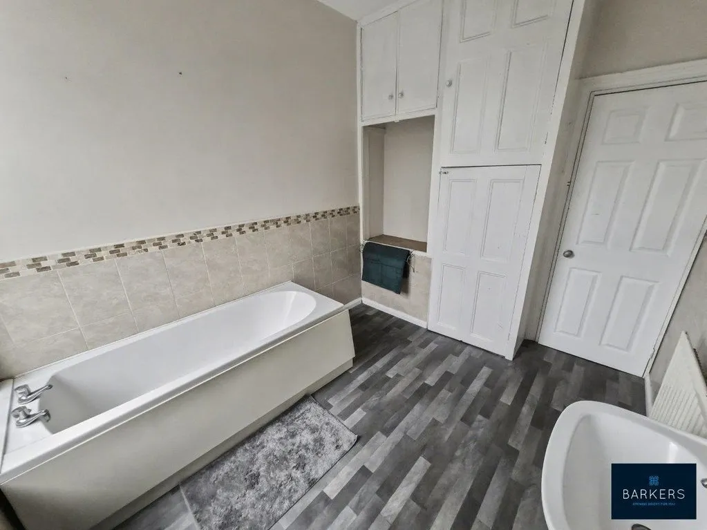 Bradford Road, Batley WF17 8HG, photo 7