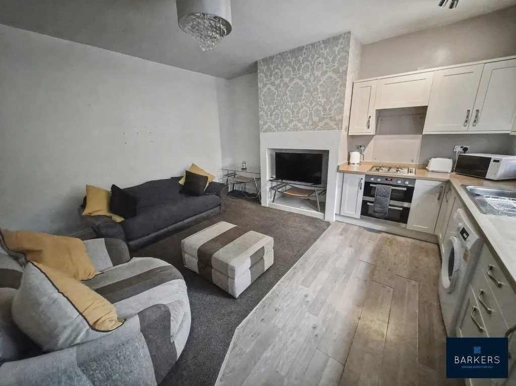 Bradford Road, Batley WF17 8HG, photo 2
