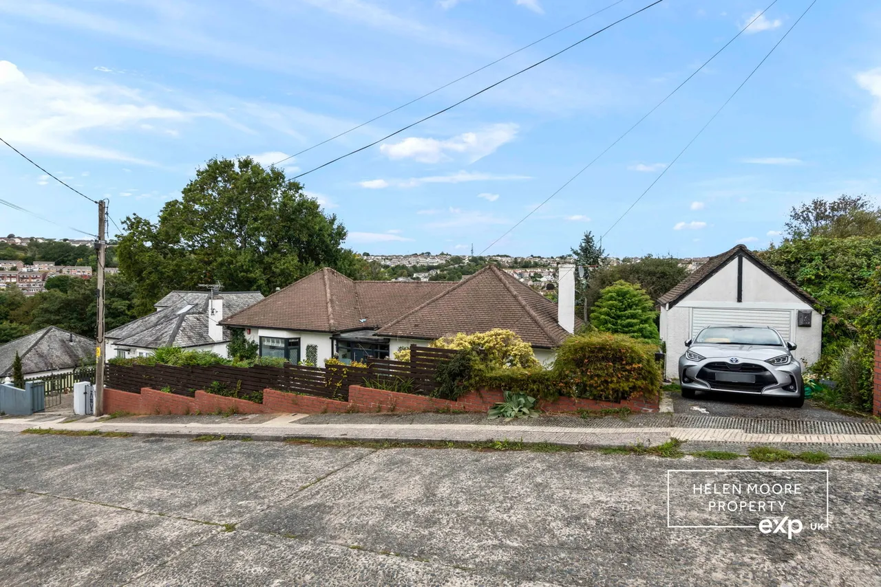 2 bed house for sale, Valley View Road, Higher Compton