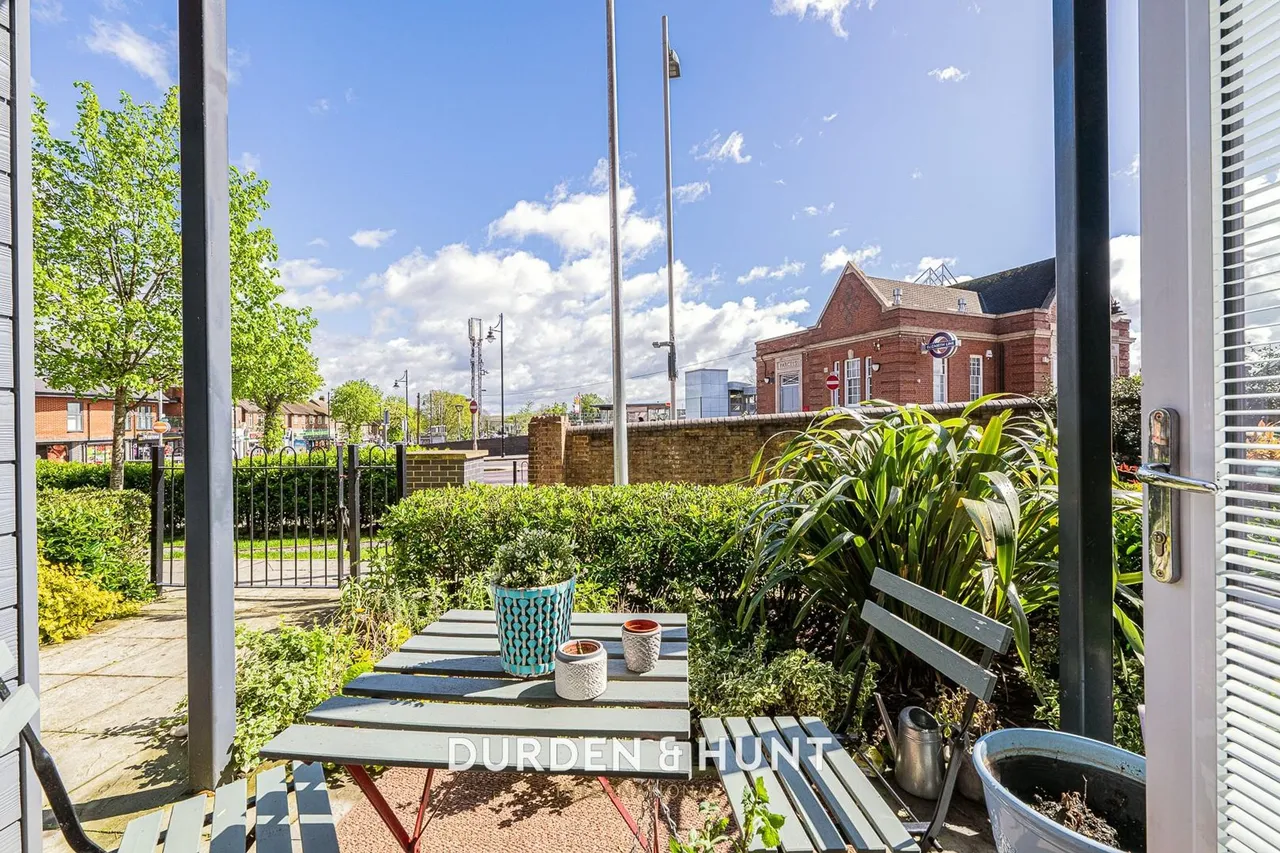 Gubbins Lane, Harold Wood, RM3, photo 13