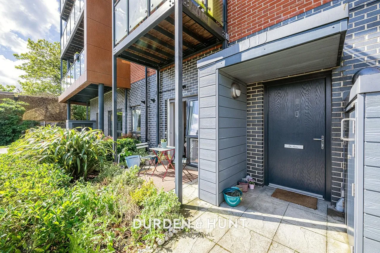 1 bed flat for sale, Gubbins Lane, Harold Wood, RM3