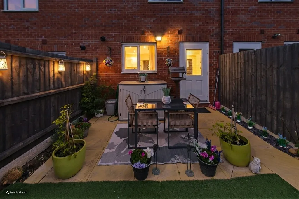 Buzzard Way, East Leake, photo 15