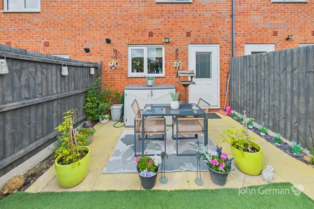Buzzard Way, East Leake, photo 16
