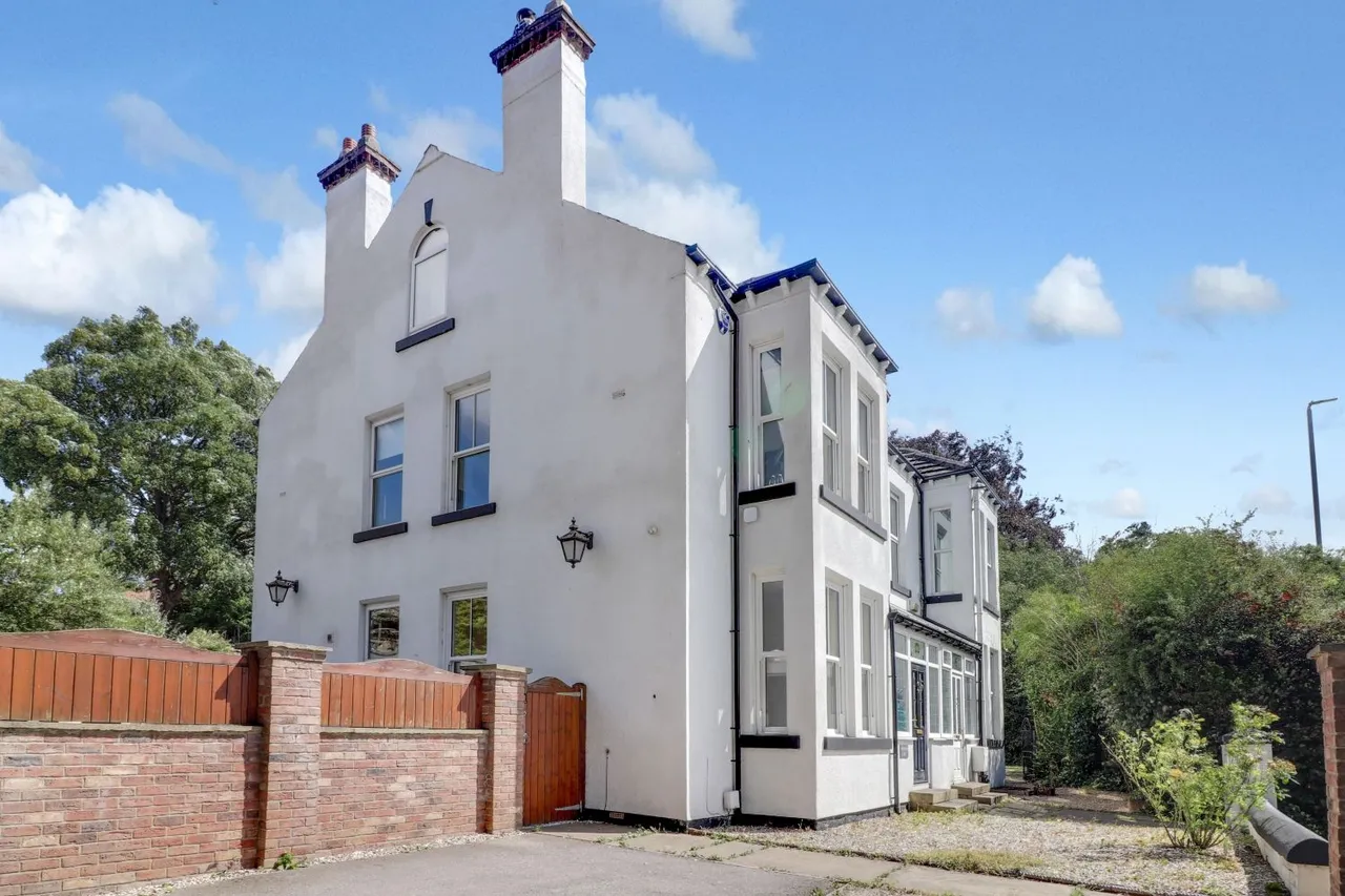 4 bed house for sale, Wakefield Road, Garforth, LS25