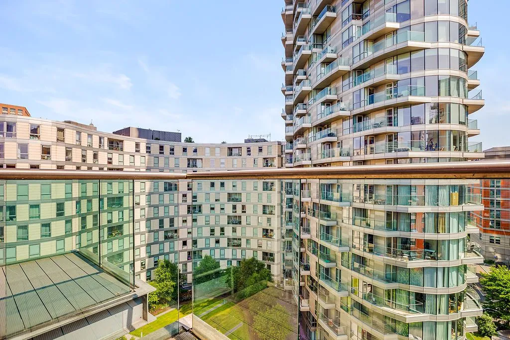 1 bed flat for sale — Biscayne Avenue, Poplar