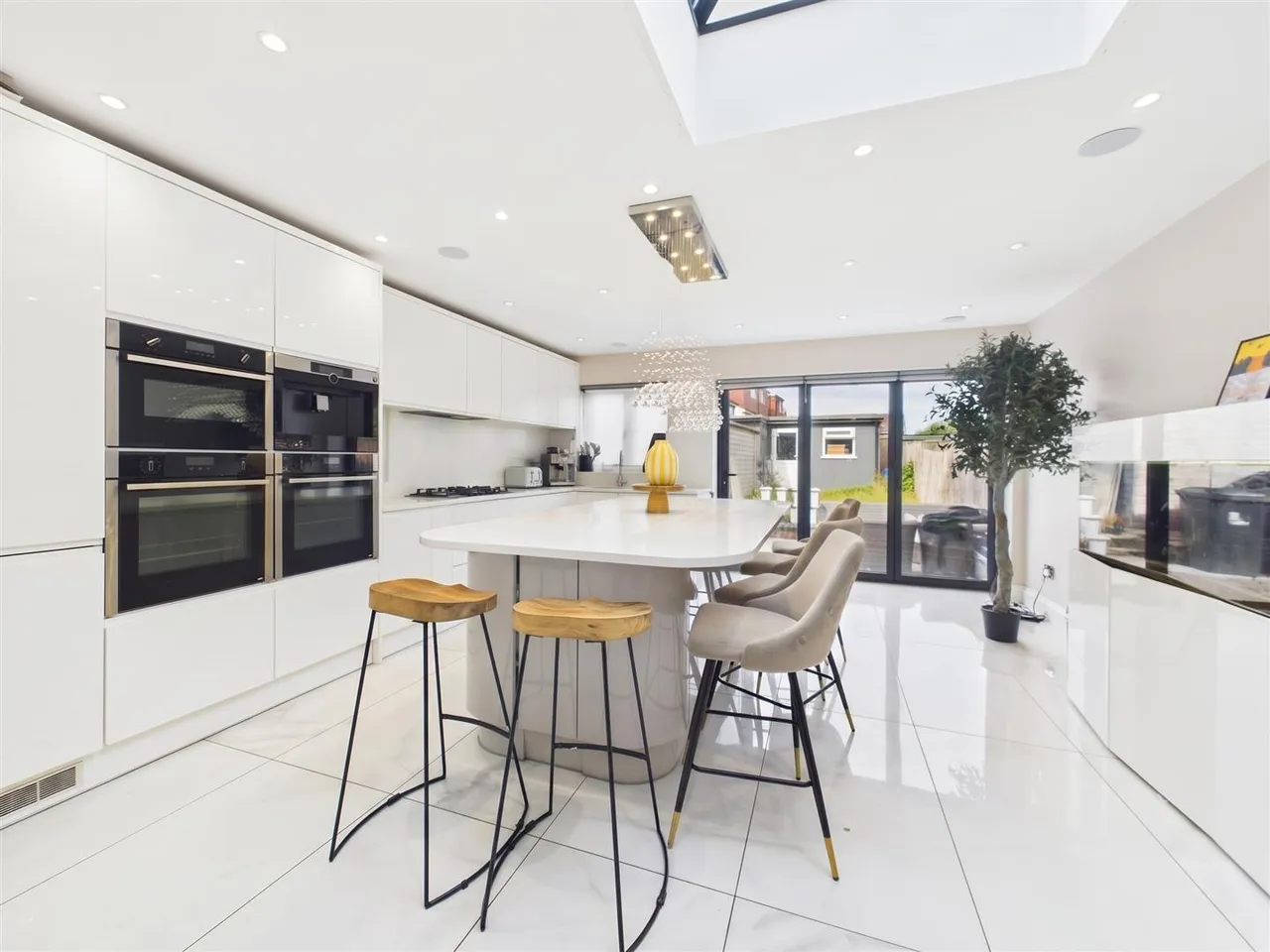 Summit Road, Northolt, UB5, photo 2