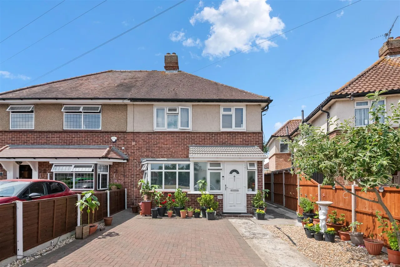 2 bed flat for sale — Romney Road, Hayes