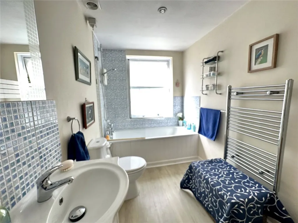 Southampton Road, Lymington, photo 9