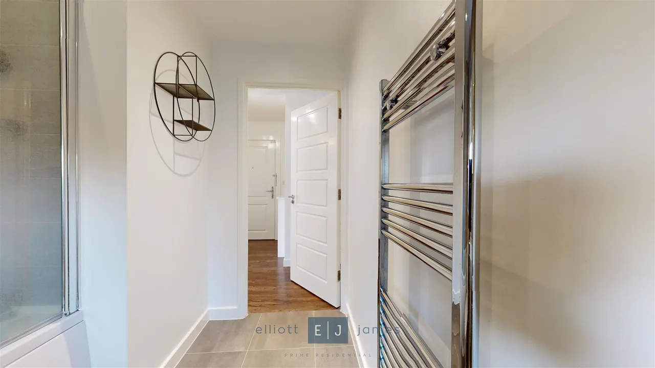 Willow Road, Chigwell, photo 8