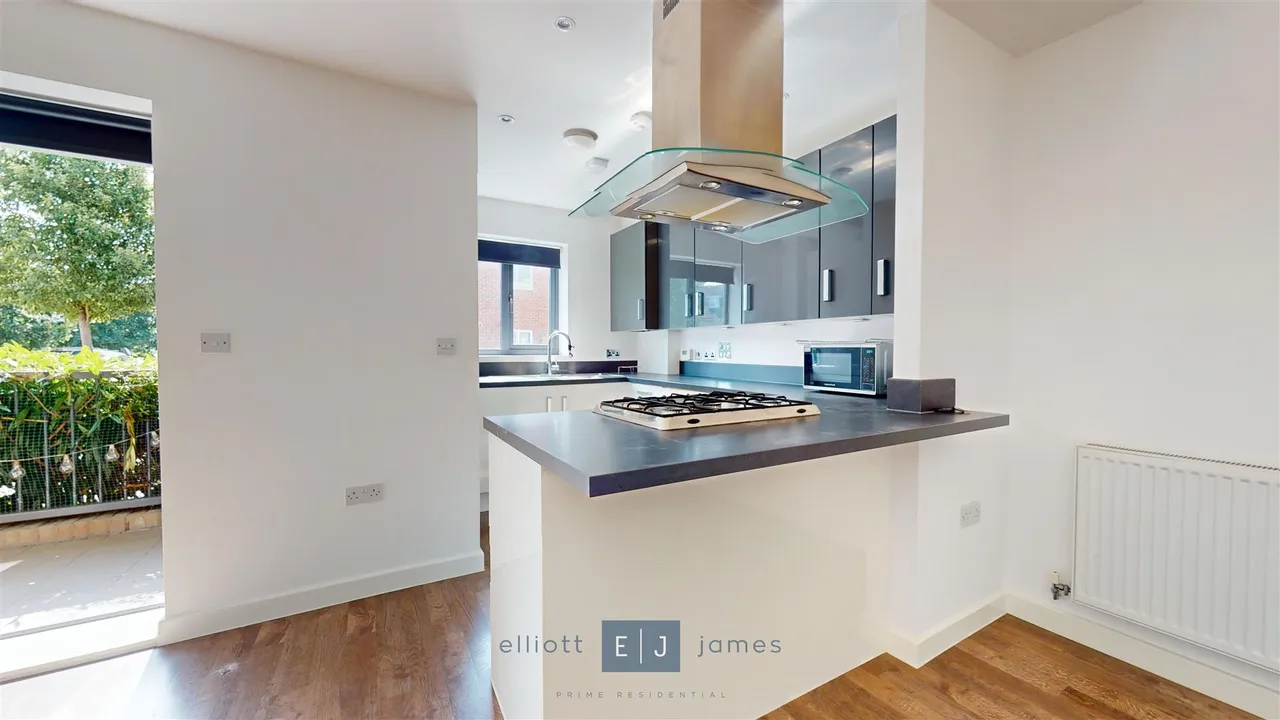 Willow Road, Chigwell, photo 5