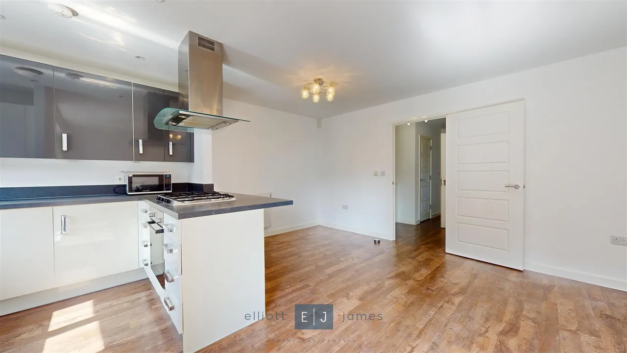 Willow Road, Chigwell, photo 4