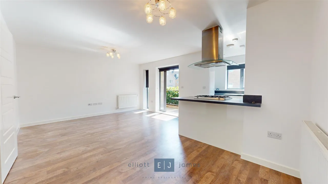 Willow Road, Chigwell, photo 2