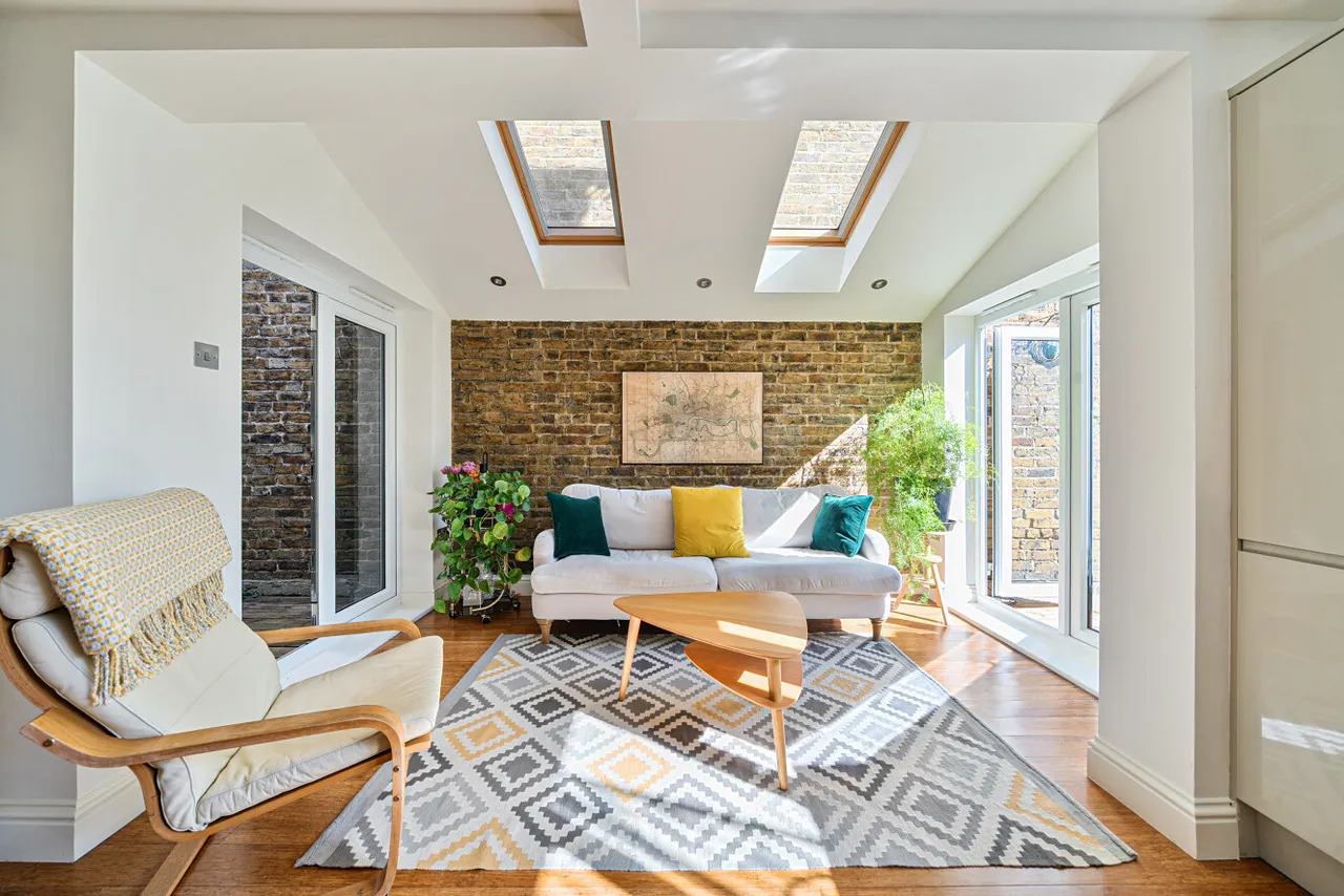 2 bed flat for sale — Cheltenham Road, London, SE15