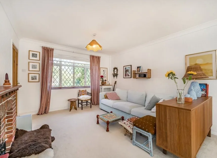 Silverdale Drive, Sunbury on Thames, TW16, photo 2