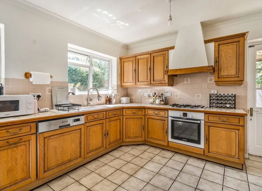 Silverdale Drive, Sunbury on Thames, TW16, photo 4