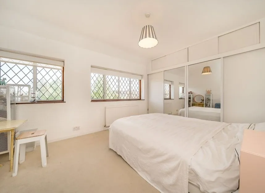 Silverdale Drive, Sunbury on Thames, TW16, photo 5