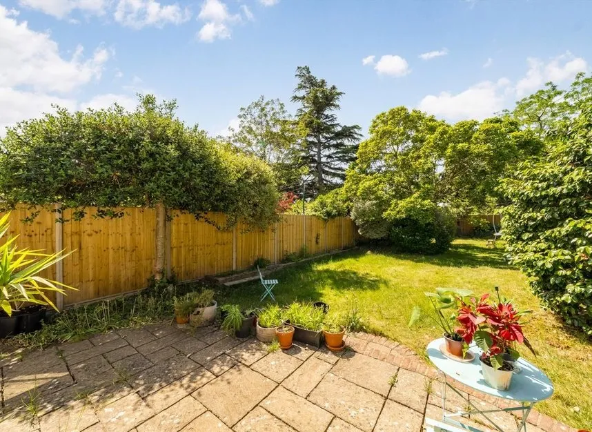 Silverdale Drive, Sunbury on Thames, TW16, photo 8