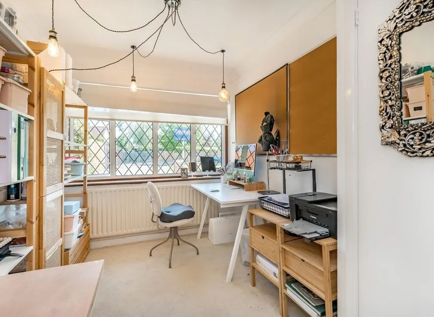 Silverdale Drive, Sunbury on Thames, TW16, photo 7