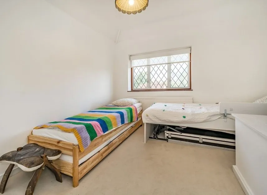 Silverdale Drive, Sunbury on Thames, TW16, photo 6