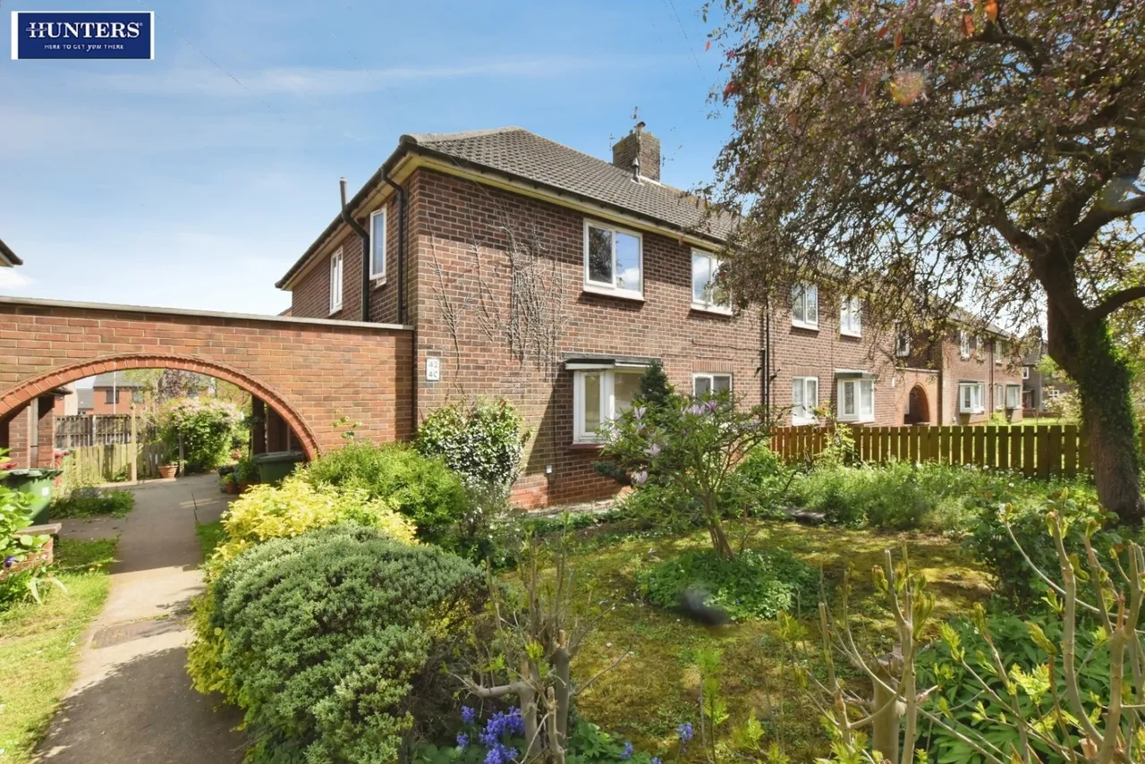2 bed flat for sale — Grange Lane South, Scunthorpe