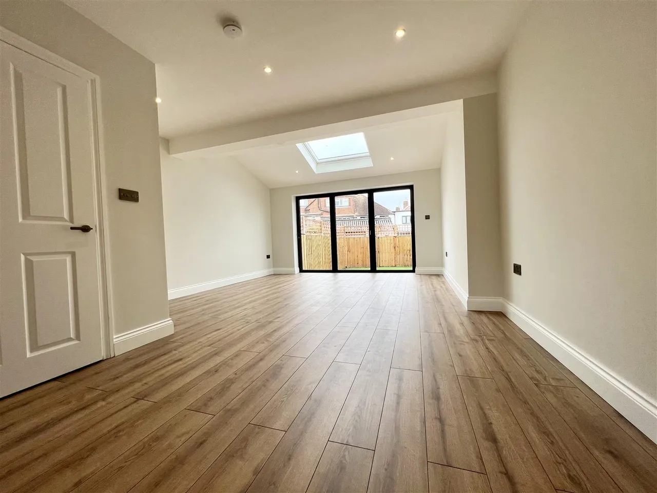 Garth Close, Morden, SM4, photo 9