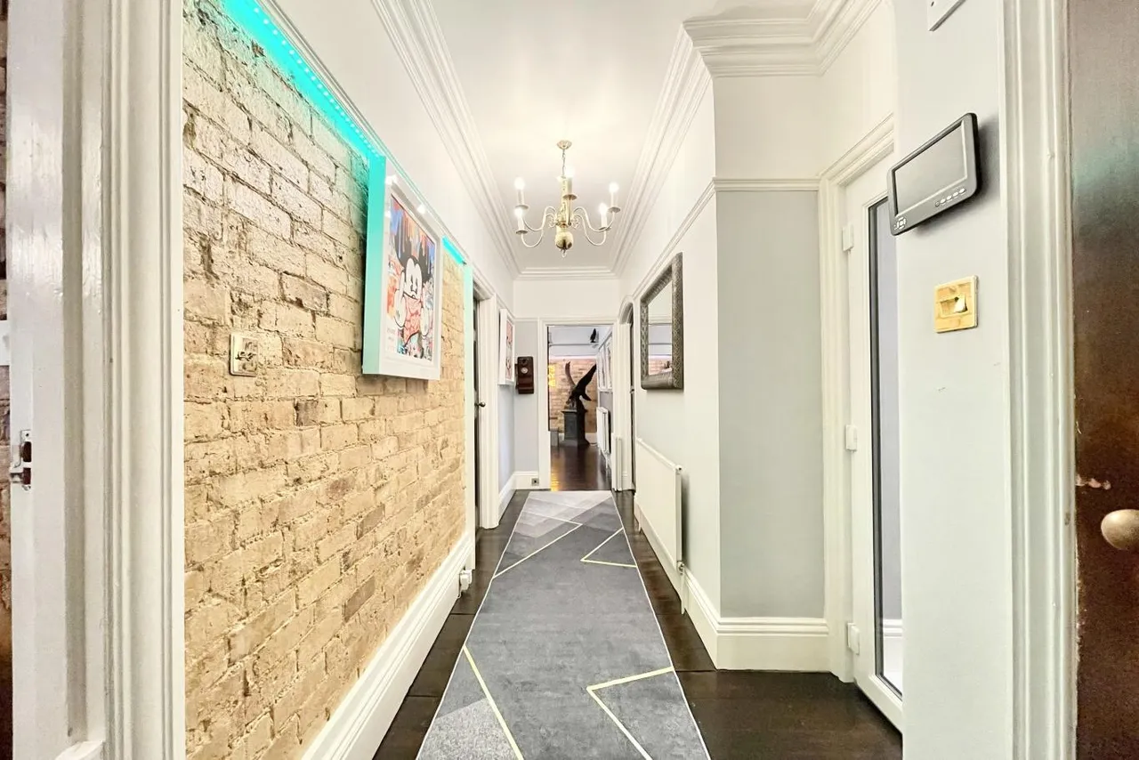 Talbot Avenue, BH3, photo 4
