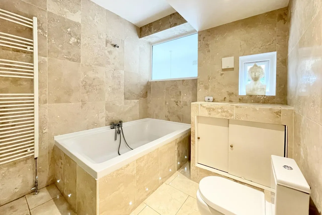 Talbot Avenue, BH3, photo 15