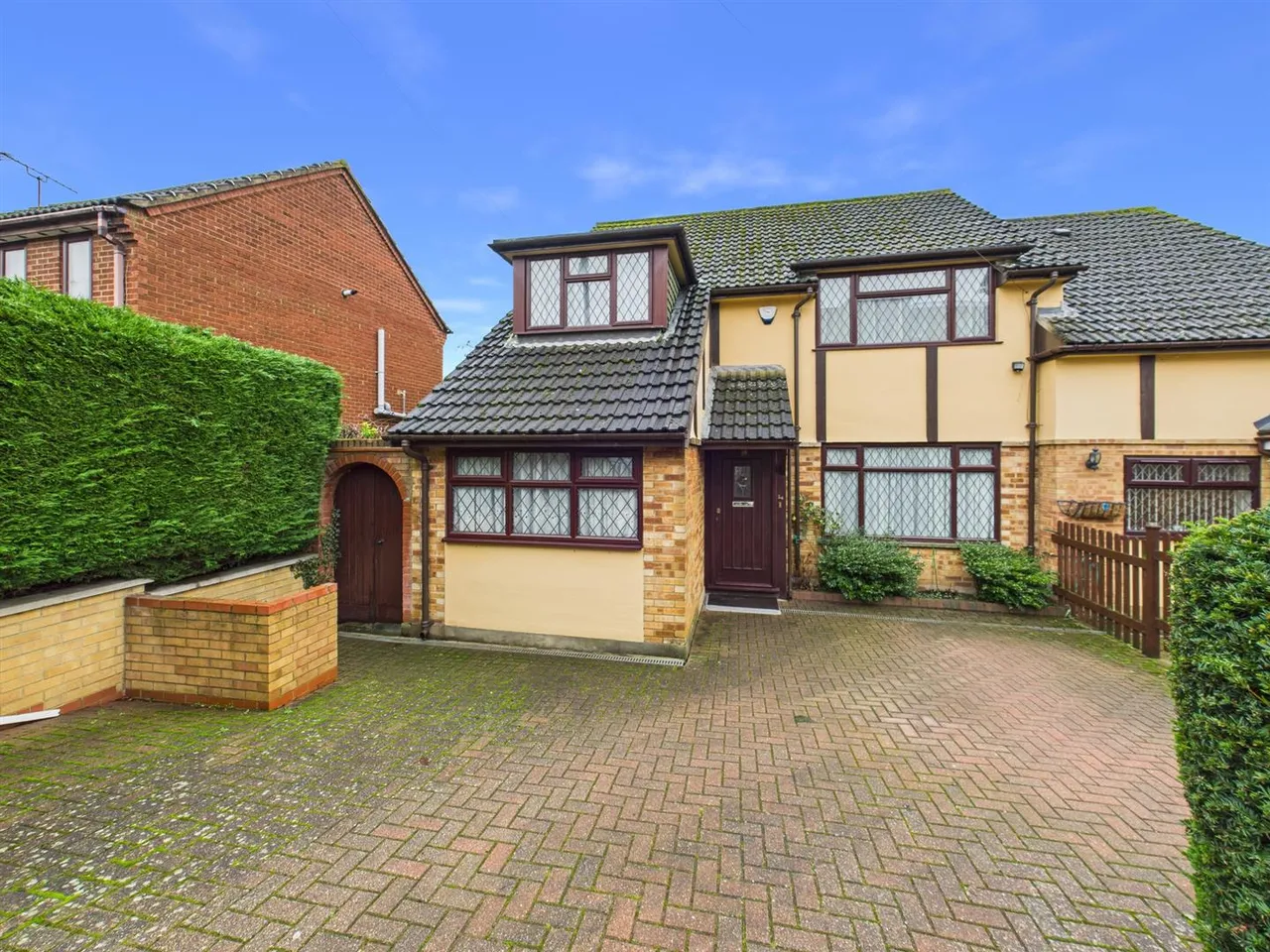 4 bed property for sale — Reservoir Road, Ruislip, Middlesex, HA4 7TU