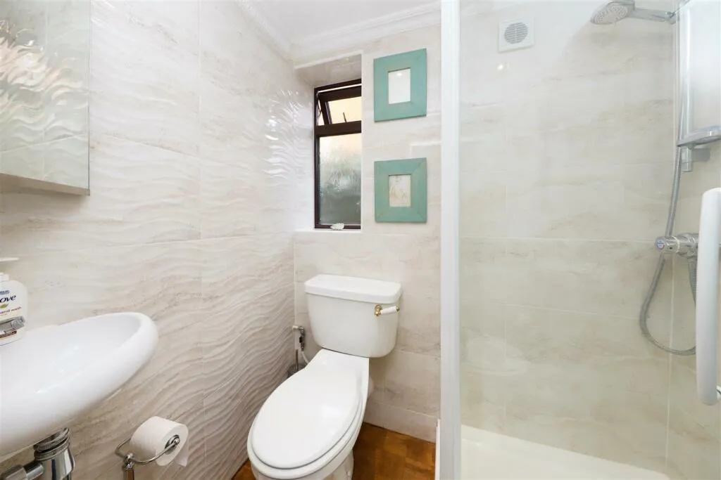 Reservoir Road, Ruislip, Middlesex, HA4 7TU, photo 18