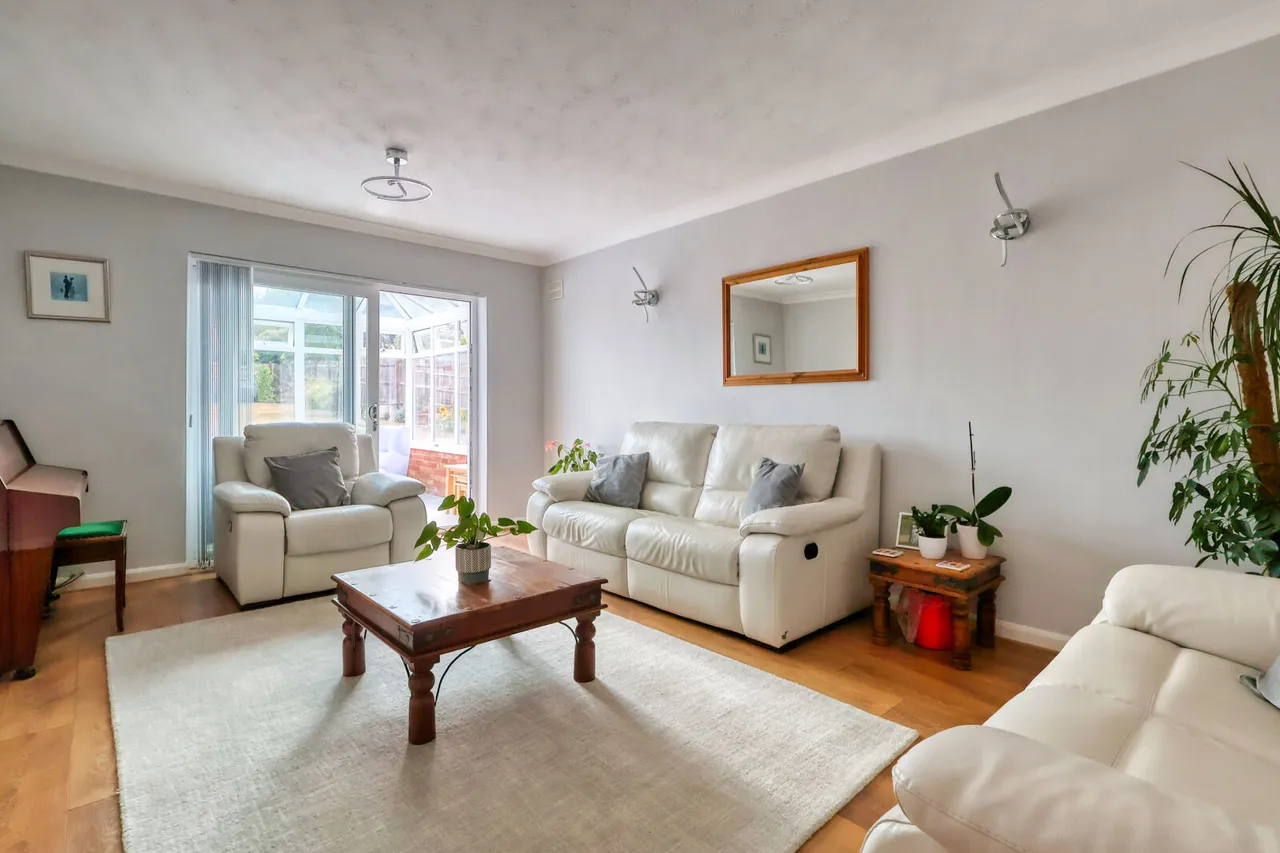 Squirrel Lane, High Wycombe, HP12, photo 2