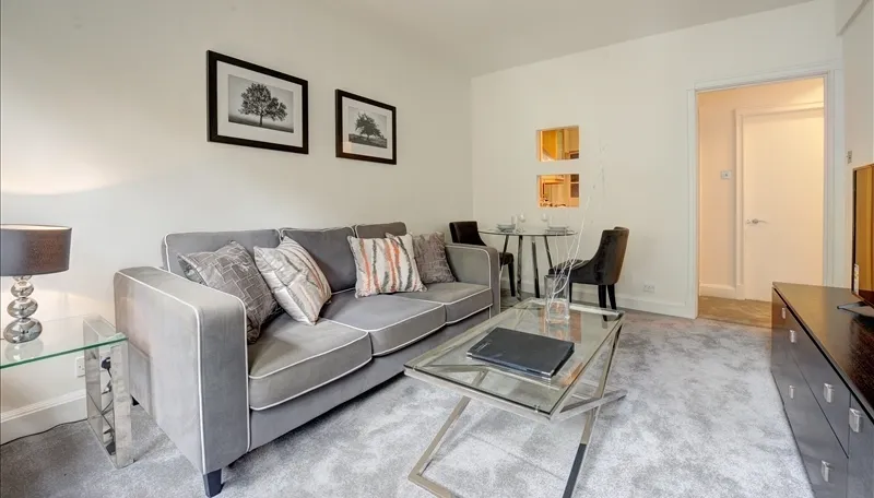 1 bed flat to rent — Fulham Road, LONDON