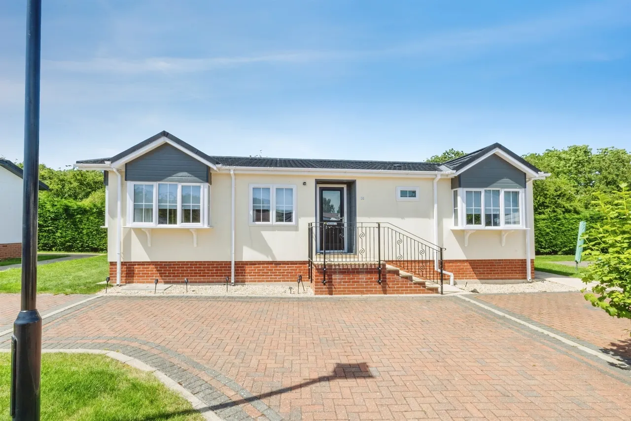 2 bed park home for sale — Mere Road, Waddington, Lincoln