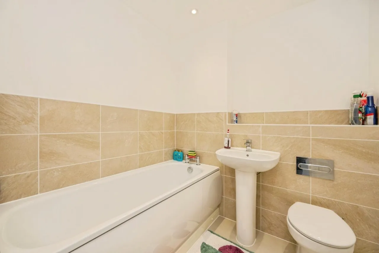 Clayton Avenue, Fradley, photo 12