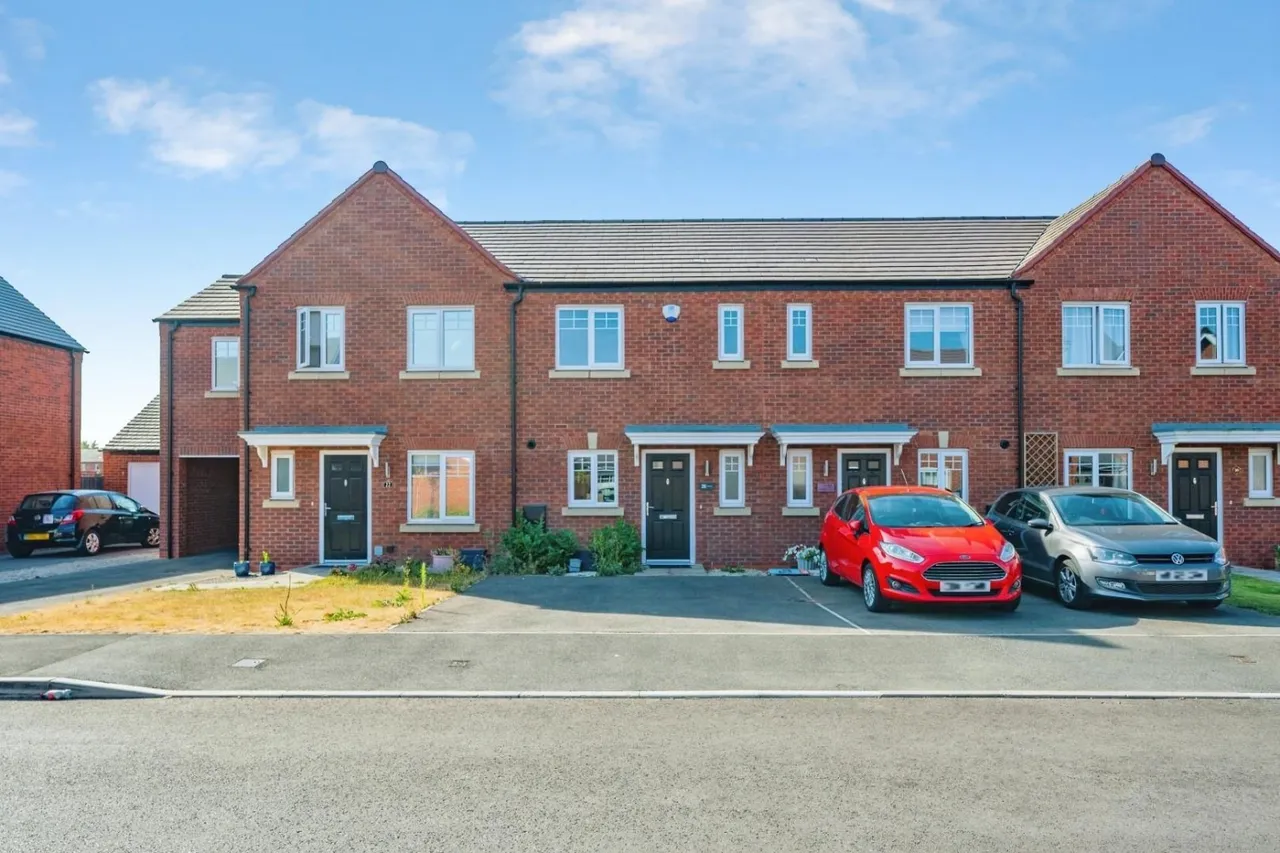 2 bed house for sale — Clayton Avenue, Fradley