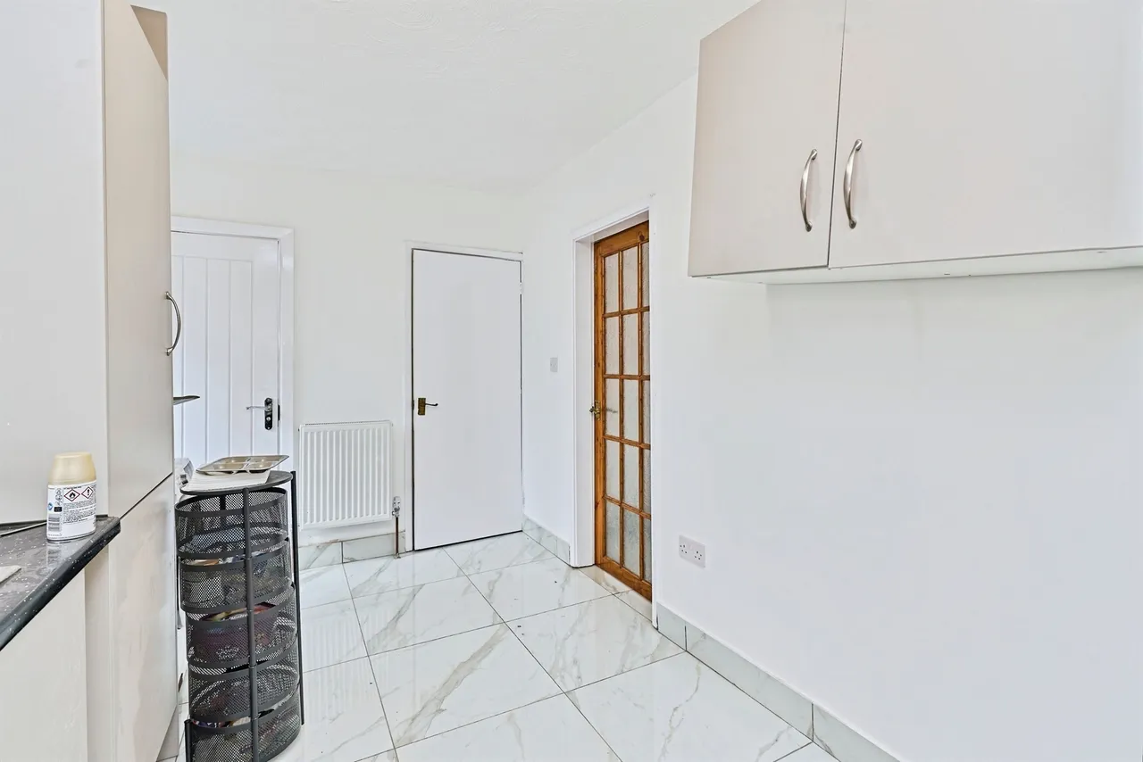 Garden Walk, Bilston, WV14, photo 8
