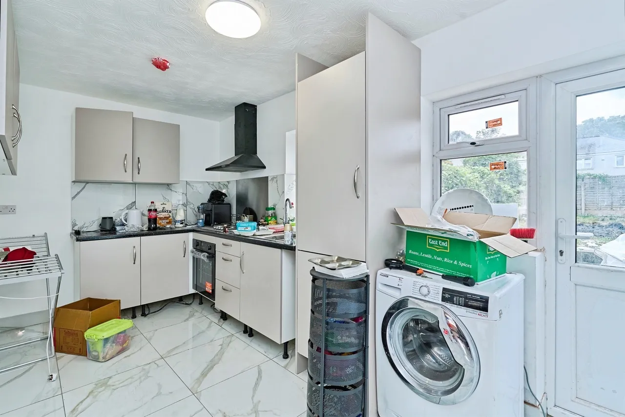Garden Walk, Bilston, WV14, photo 7