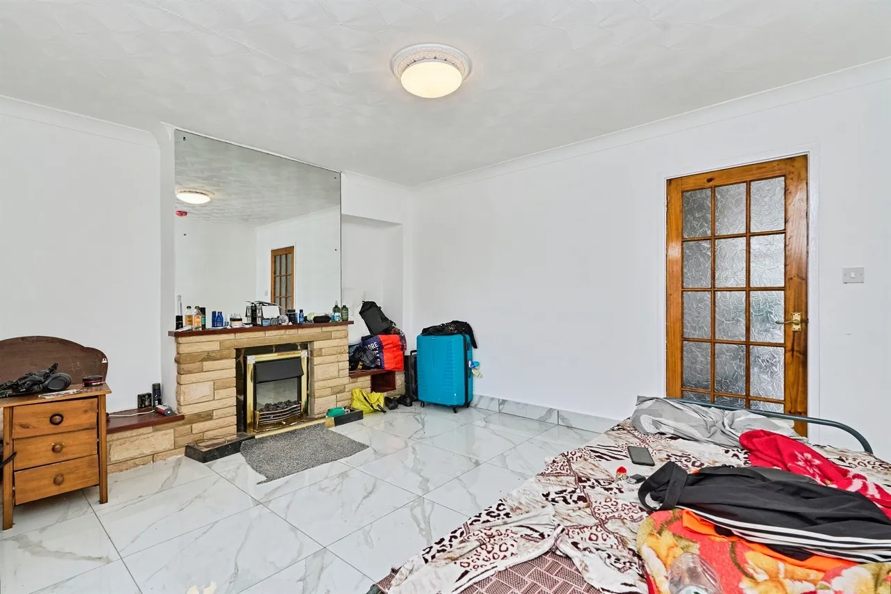 Garden Walk, Bilston, WV14, photo 5