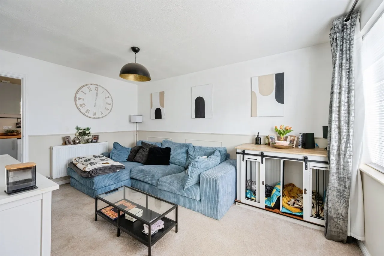 Stuart Close, Trowbridge, BA14, photo 2