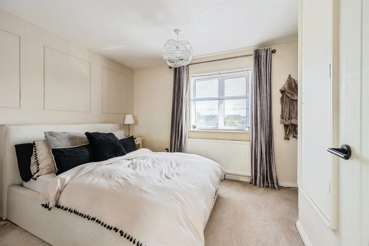 Stuart Close, Trowbridge, BA14, photo 5