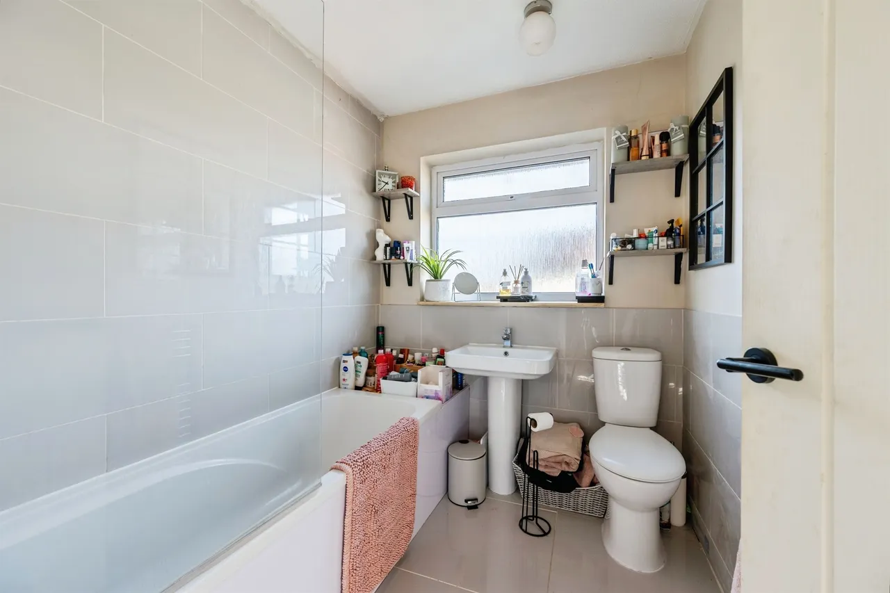 Stuart Close, Trowbridge, BA14, photo 8