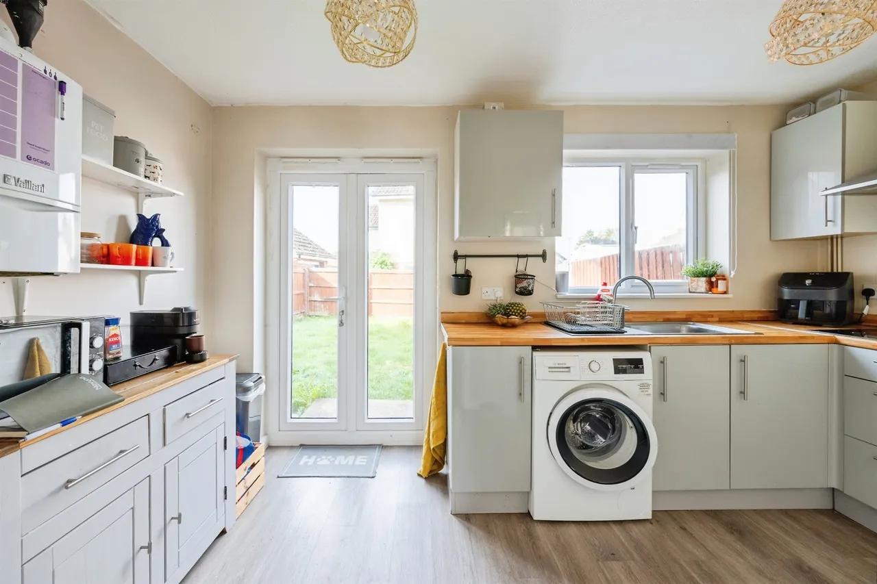 Stuart Close, Trowbridge, BA14, photo 4