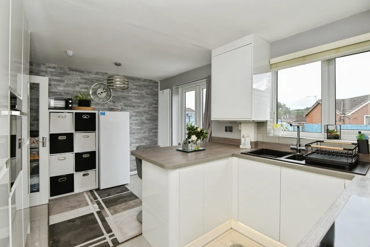 Woodbridge Road, Newcastle, ST5, photo 3
