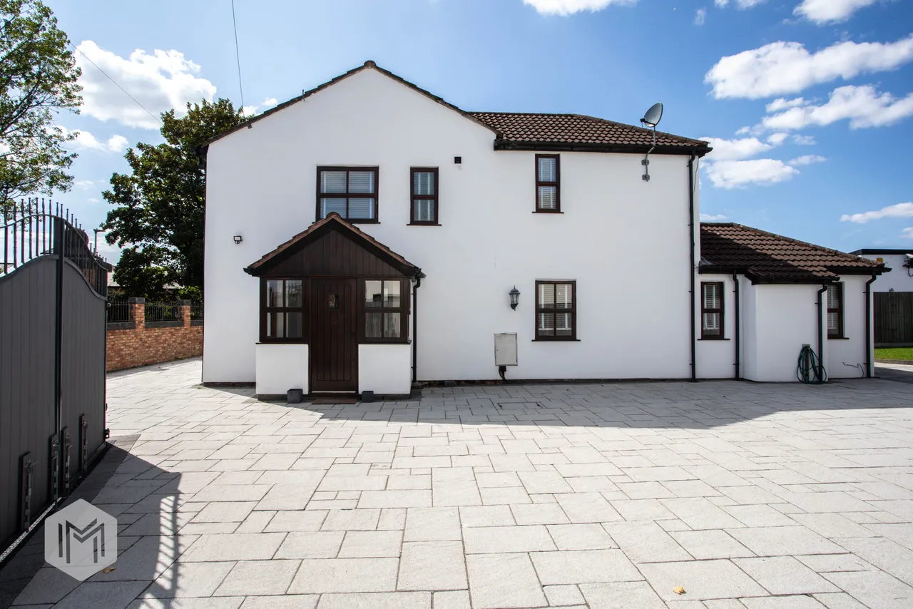 3 bed house for sale — Cockshotts Farm Smithy Brow, Croft, Warrington, WA3 7BY