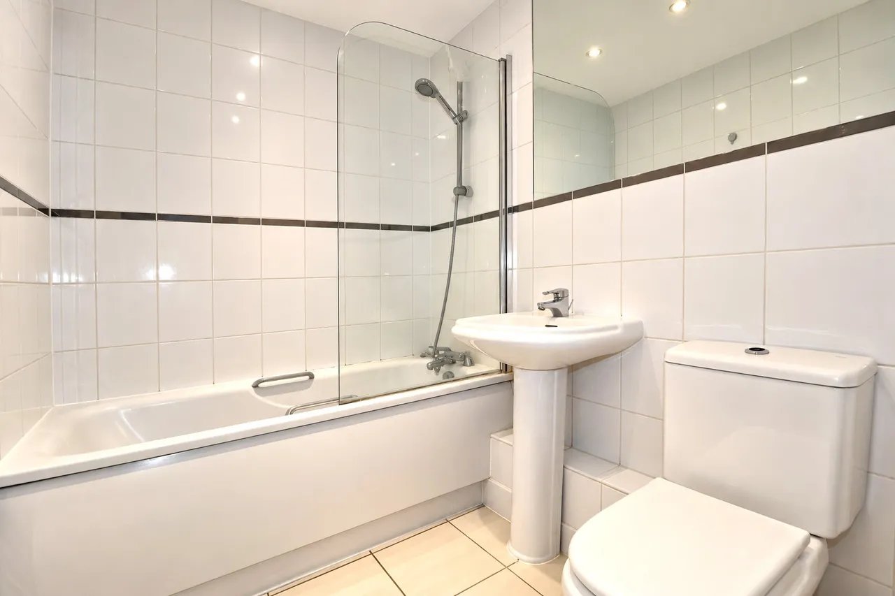 Victoria Way, Woking, GU21, photo 7